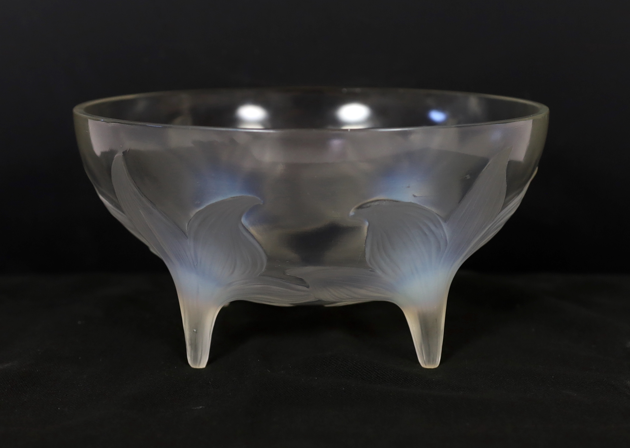 Rene Lalique, a Lys pattern opalescent glass bowl (no 382), c.1924